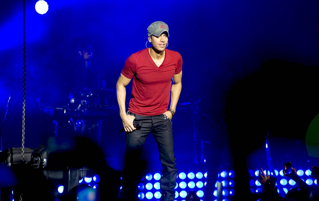 IGLESIAS - Enrique Iglesias Arrasa En Los Latam