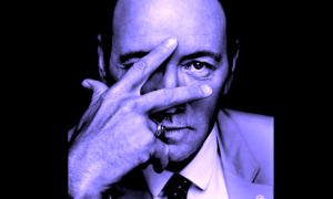 KEVIN SPACEY 300x180 - Kevin Sufre Un Water-Gay