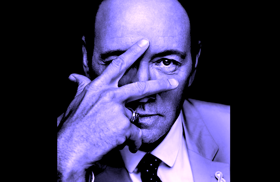 KEVIN SPACEY - Kevin Sufre Un Water-Gay