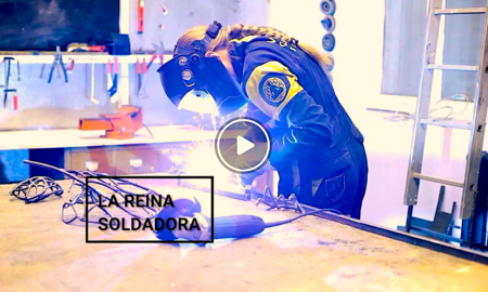 REINA SOLDADORA 450x270 - La 'Reina Soldadora' Que Transforma El Metal En Arte