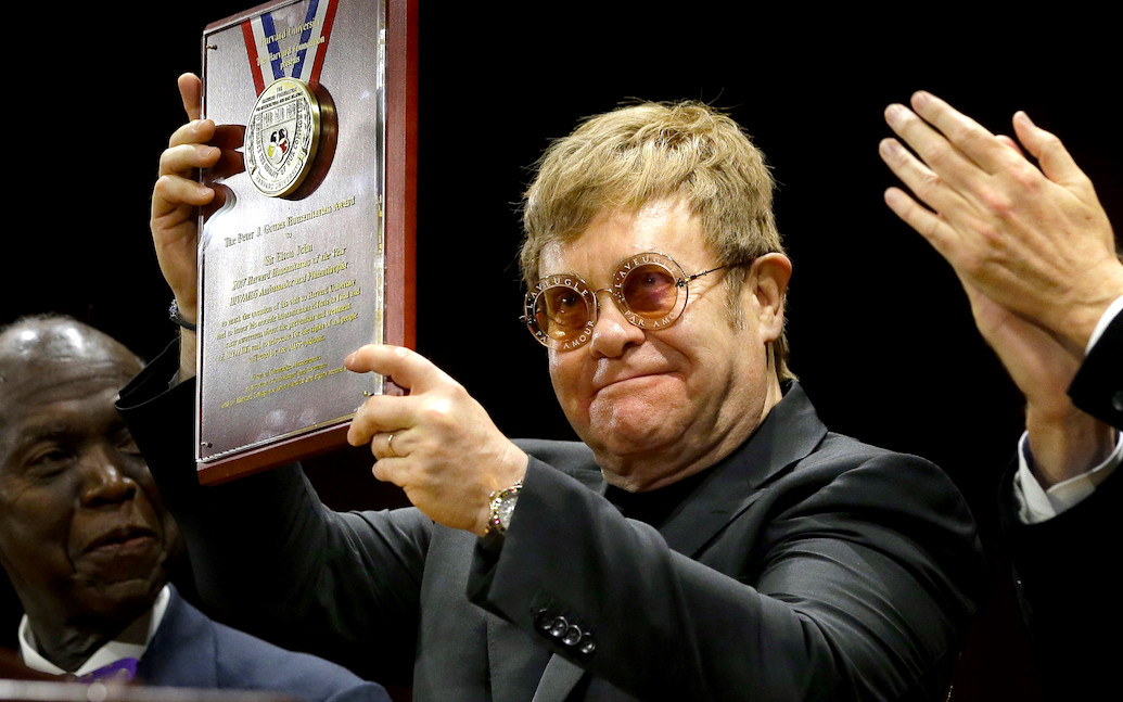 ELTON JOHN - Elton John Recibe Premio De Harvard