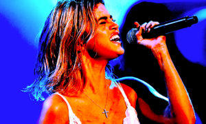 selena gomez3 1 300x180 - Selena: Rubia y En Play Back