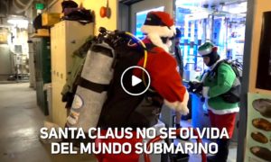 SANTA 300x180 - Santa Claus Visita Las Profundidades Marinas