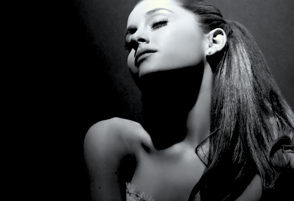 ariana BW - Ariana Es Dios