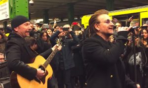 u2 bono and the edge berlin u2 underground train subway line.png 300x180 - U2 Sorprende Cantando En El Metro De Berlín