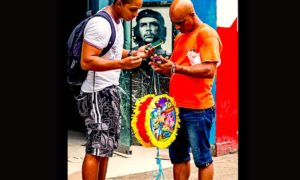 CUBA CHE 1 300x180 - Cuba: El Caro Internet