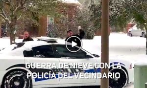 POLICIA 300x180 - Guerra De Nieve Con La Policía