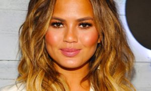 chrissy 300x180 - Chrissy Teigen Quita La Multa De USA Gymnastics