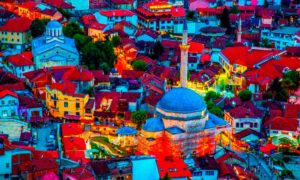 kosovo noche 2527 300x180 - Vacaciones En Kósovo