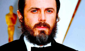 01 casey affleck.w710.h473.2x 2 300x180 - Casey No Entrega El Oscar