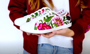 ZAPATILLAS 300x180 - Reciclando Botellas Para Convertirlas En Zapatos
