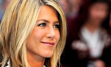 observant jennifer aniston desktop background 450x270 - ¡Jennifer Aniston Cumple 49 Años!