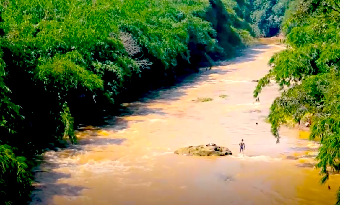 RIO CONTAMINADO - Limpiando El Río Más Contaminado Del Mundo