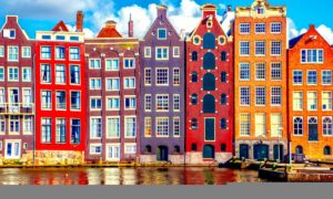 amsterdam gabled houses 300x180 - 5 Tiendas Muy Extravagantes