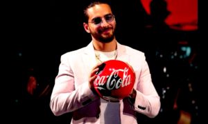 MALUMA PELOTA 300x180 - ¡Se Lo Ganó Maluma!