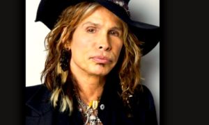 steve tyler 300x180 - Steven Tyler Ligó Con Una Amiga De Su Hija