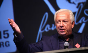 paul marciano 300x180 - Paul Marciano 'Renuncia' De La Junta De Guess