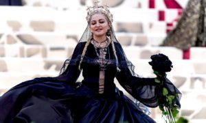 madonna 2018 920x593 300x180 - Los Momentos Más Incómodos De Los VMA
