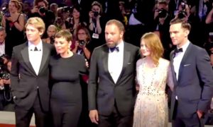 FAVORITA 300x180 - Emma Stone, Joe Alwyn y Nicholas Hoult, En el Festival De Venecia