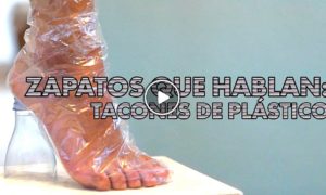 zapatos de plastico 300x180 - DIY: Zapatos De Tacón Hechos De Plástico