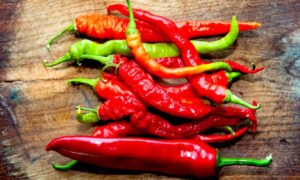 CHILES 300x180 - El Picante Da Vida