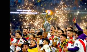 RIVER CON LA COPA 300x180 - Los 11 De La Finalísima