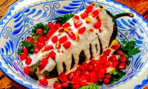 NOGADA CHILES 300x180 - BBC: 10 Platillos Mexicanos