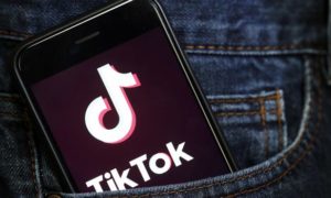TikTOK 300x180 - Facebook quiere llevarse a estrellas de TikTok