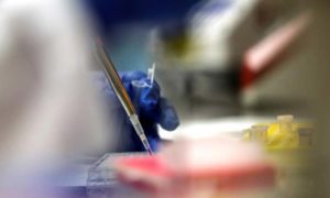 vacuna corona 300x180 - Qué es lo que debes saber de la vacuna de AstraZeneca vs. Covid-19