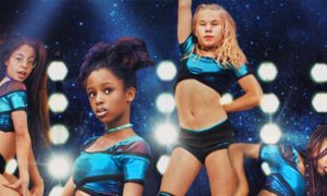 GUAPIS 300x180 - NETFLIX pide disculpas por cartel de "Mignonnes"