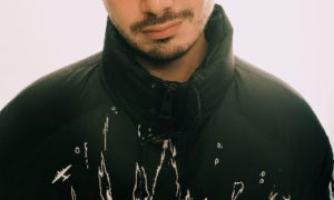 unnamed 3 300x180 - Se mantiene J Balvin en el primer lugar con "Un día" (One Day)