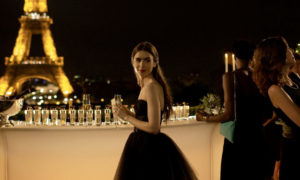 231643 1 300x180 - Netflix: Emily en París la combinación perfecta de drama y moda con Lily Collins