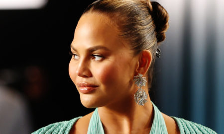 chrissy teigen hospital kb main 200928 96d5c343fe5e50ec3a1b361309f98e32 450x270 - Chrissy Teigen tiene complicaciones en su embarazo