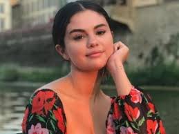 descarga 12 1 - Selena Gomez, valiente, revela su cicatriz de trasplante de riñón