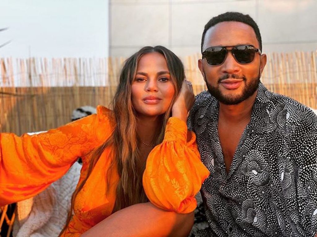 descarga 5 3 1024x768 - Chrissy Teigen tiene complicaciones en su embarazo