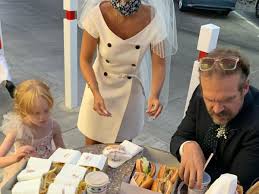 descarga 8 3 - Lily Allen y David Harbour se casan en Las Vegas
