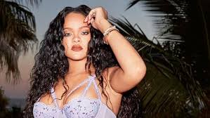 images 11 1 - Rihanna tendrá a Demi Lovato y Paris Hilton en su nuevo desfile de lencería