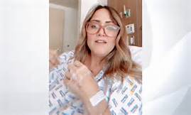 th 3 1 - Andrea Legarreta combate el coronavirus y una neumonía