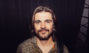 78497618 10156588022460776 2056521081098862592 o 1 300x180 - Juanes se robó un Tesla sin darse cuenta