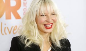 Sia 300x180 - Sia muestra su apoyo a Johnny Depp en el juicio