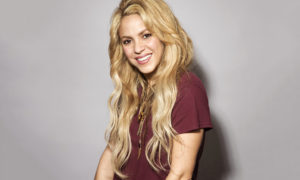 VYRU47LFWRDPRBKB4544X7ATRI 300x180 - Shakira presenta al nuevo integrante de su familia