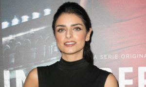 aislinn derbez 300x180 - Aislinn Derbez no quería divorciarse de Mauricio Ochmann