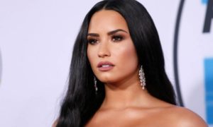 demi lovato emisoras unidas 1 300x180 - El fuerte mensaje de Demi Lovato a sus fans