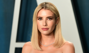 la actriz emma roberts 2 300x180 - Emma Roberts bloqueó a su mamá de redes