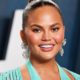 73c4016a74fe907e0a8c99c14e10bbf5f5 chrissy teigen.2x.rsocial.w600 80x80 - Chrissy Teigen defiende a Meghan de las críticas