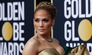 jennifer lopez amas 300x180 - Jennifer Lopez sin censura y posa desnuda en Instagram