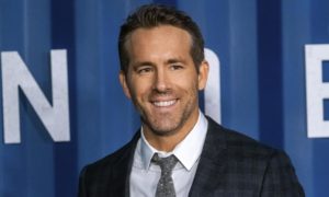 ryan reynolds ofrece 5 000 dolares a quien devuelva un peluche robado 300x180 - Ryan Reynolds piensa comprar un equipo