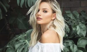 BB11zN9B 300x180 - Así será la Navidad mexicana de Irina Baeva