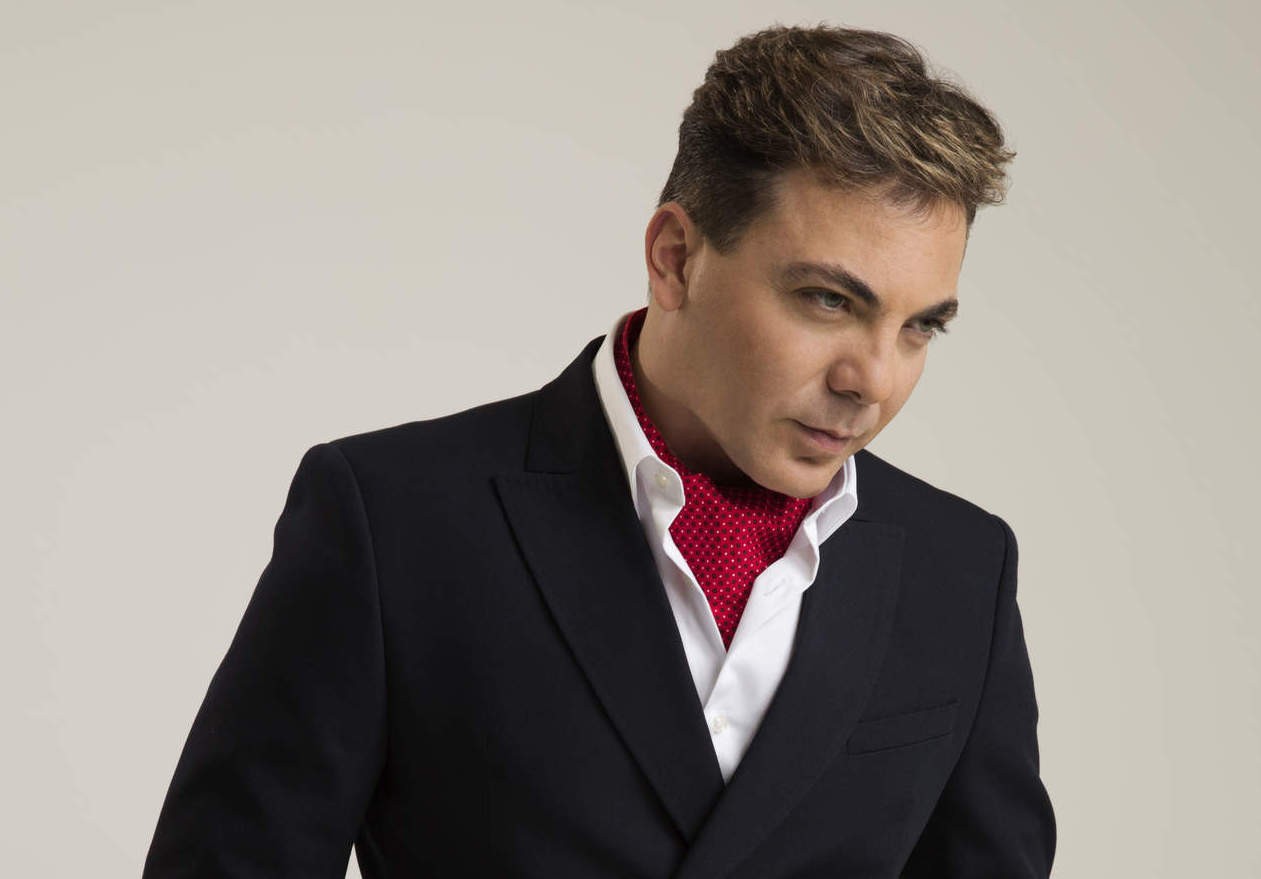 CASTRO 1 - Cristian Castro presume  regalo de cumpleaños de su mamá