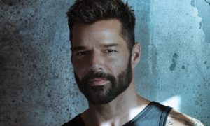 GJ8P46F3 17845 300x180 - Ricky Martin presume lo grande que está Renn